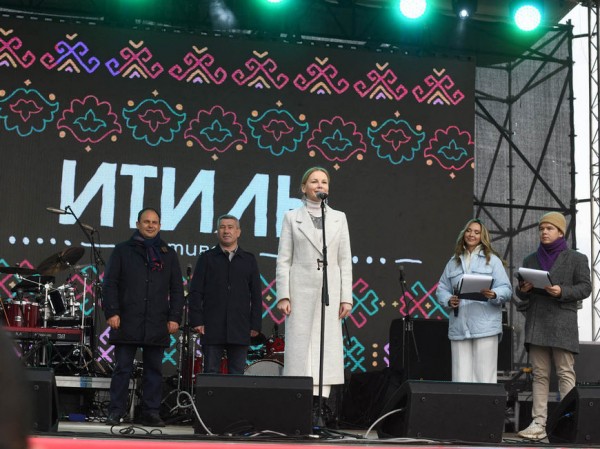 Национальные угощения, &laquo;деревенская&raquo; фотозона и музыканты со всего Поволжья: в Казани стартовал этнофестиваль &laquo;Итиль&raquo;