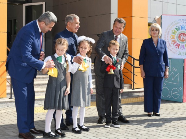 В микрорайоне «Салават Купере» открылся лицей №188 «Бионика» на 1224 места В микрорайоне «Салават Купере» открылся лицей №188 «Бионика» на 1224 места