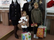 Полицейские Казани провели акцию «Помоги пойти учиться» Полицейские Казани провели акцию «Помоги пойти учиться»