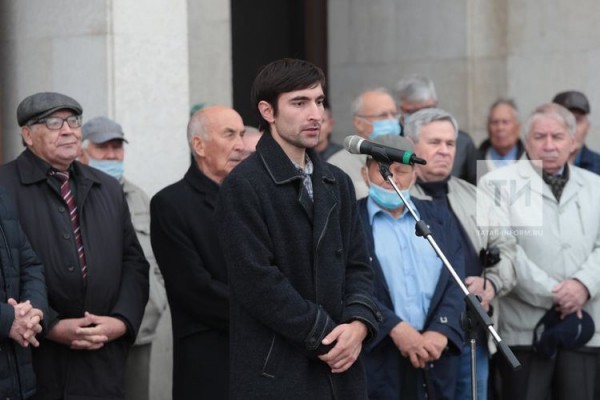 В Казани простились с народным писателем Гараем Рахимом (ФОТО)