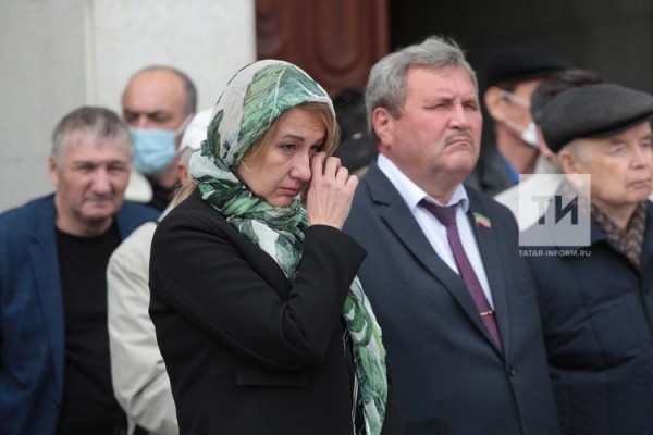 В Казани простились с народным писателем Гараем Рахимом (ФОТО)
