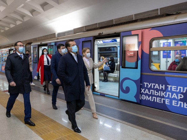 Во Всемирный день без автомобиля Мэр Казани пересел на метро