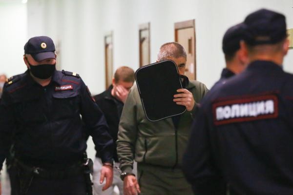 &laquo;Угрожали облить кислотой&raquo;: в Казани группировщики продолжают доить уличных торговцев, как в 90-е