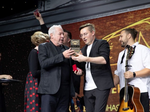 &laquo;Звездный билет&raquo; 2021 года получили писательница Евгения Некрасова и группа &laquo;Необарды&raquo;