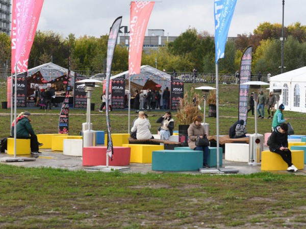 Национальные угощения, &laquo;деревенская&raquo; фотозона и музыканты со всего Поволжья: в Казани стартовал этнофестиваль &laquo;Итиль&raquo;