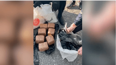 В Казани сотрудники правоохранительных органов изъяли у курьера 12 кг мефедрона и 7 кг гашиша В Казани сотрудники правоохранительных органов изъяли у курьера 12 кг мефедрона и 7 кг гашиша