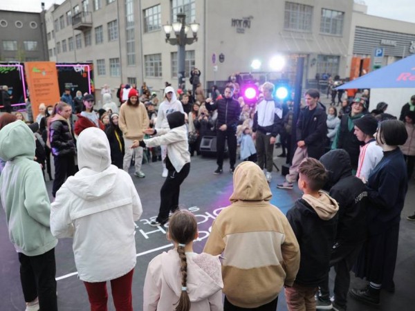 От танцевальных баттлов до бисероплетения: как улица Профсоюзная превратилась в площадку молодежного фестиваля