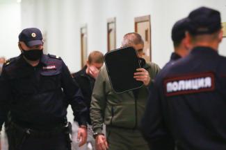 &laquo;Угрожали облить кислотой&raquo;: в Казани группировщики продолжают доить уличных торговцев, как в 90-е