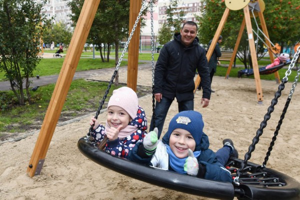 Жители домов по пр.Победы: «О таком дворе мы могли только мечтать! А рядом появился еще и сквер для прогулок» Жители домов по пр.Победы: «О таком дворе мы могли только мечтать! А рядом появился еще и сквер для прогулок»