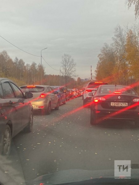 Из-за жесткого ДТП на Горьковском шоссе встало движение автомобилей (ФОТО, ВИДЕО)