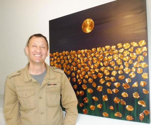 Остановиться, оглянуться: во время ввода QR-кодов в Казани открылась выставка с говорящим названием &laquo;За забором&raquo;