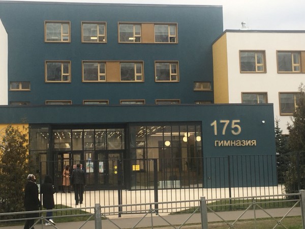 Поэт Ренат Харис отдал полученную премию вахтеру казанской гимназии №175 (ФОТО)