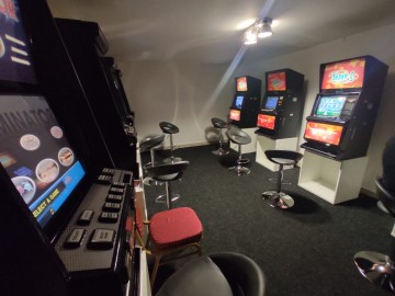 В подвале многоэтажного дома в Казани полицейские нашли клуб с &laquo;однорукими бандитами&raquo;