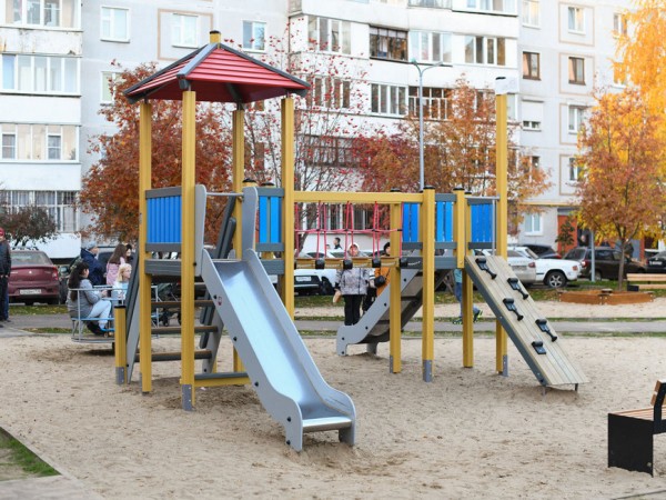 И.Метшин о капремонте двора по улице Ломжинской: &laquo;Преображения ждали 2 тысячи жителей близлежащих домов&raquo; 