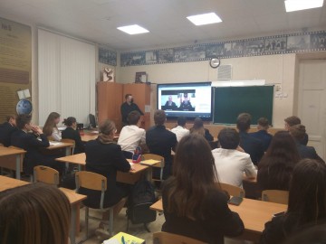 Полицейские совместно с общественным советом при Управлении МВД России по г. Казани провели классный час по финансовой грамотности в режиме онлайн