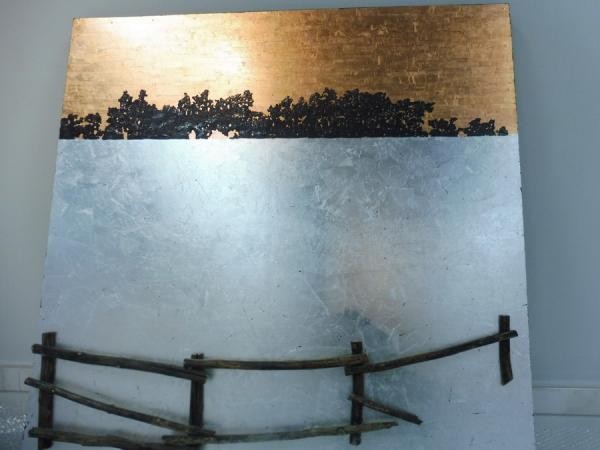 Остановиться, оглянуться: во время ввода QR-кодов в Казани открылась выставка с говорящим названием &laquo;За забором&raquo;