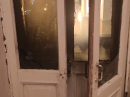 В Казани сотрудники ГИБДД вынесли пожилую женщину из горящей квартиры