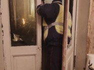 В Казани сотрудники ГИБДД вынесли пожилую женщину из горящей квартиры