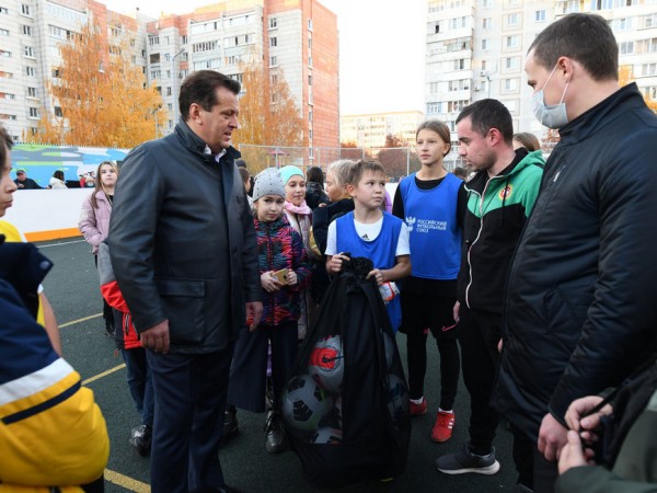 И.Метшин о капремонте двора по улице Ломжинской: &laquo;Преображения ждали 2 тысячи жителей близлежащих домов&raquo; 