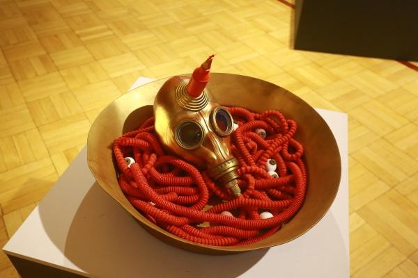 «Ироды, провокаторы, креста на них нет…»: в Казани открылась выставка-протест молодых творцов