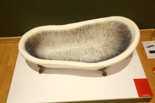 «Ироды, провокаторы, креста на них нет…»: в Казани открылась выставка-протест молодых творцов