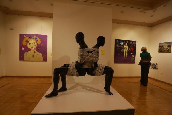 «Ироды, провокаторы, креста на них нет…»: в Казани открылась выставка-протест молодых творцов