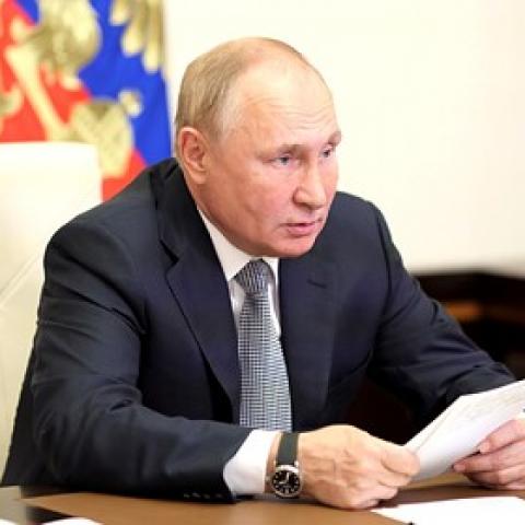 Путин поддержал введение нерабочих дней Путин поддержал введение нерабочих дней