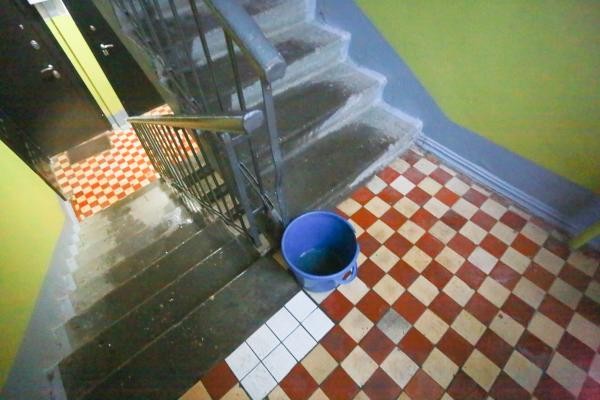 «Неужели мы и зимовать без крыши будем?»: жертвы капремонта в Казани встретили первый снег под полиэтиленом «Неужели мы и зимовать без крыши будем?»: жертвы капремонта в Казани встретили первый снег под полиэтиленом