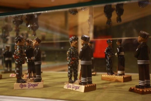 «Ироды, провокаторы, креста на них нет…»: в Казани открылась выставка-протест молодых творцов