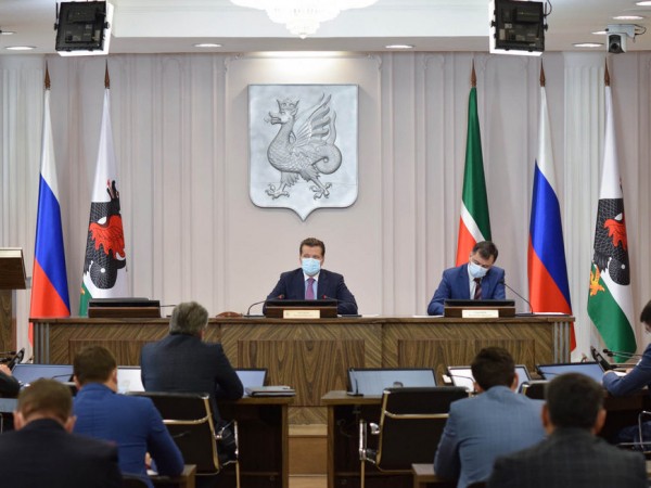 И.Метшин о брошенных машинах и бесхозных гаражах: «От этих метастазов надо избавиться раз и навсегда» И.Метшин о брошенных машинах и бесхозных гаражах: «От этих метастазов надо избавиться раз и навсегда»