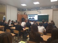 Полицейские совместно с общественным советом при Управлении МВД России по г. Казани провели классный час по финансовой грамотности в режиме онлайн