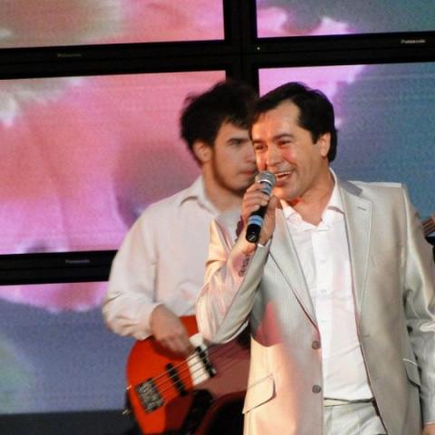 Челнинские врачи борются за здоровье известного татарского певца