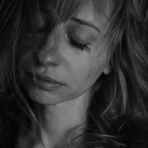 В Пестрецах девушка села в авто к незнакомцу, он ее усыпил и попытался раздеть В Пестрецах девушка села в авто к незнакомцу, он ее усыпил и попытался раздеть