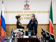 Владимир Колокольцев поздравил сотрудников органов внутренних дел, отличившихся при спасении погибавших, с высокими наградами