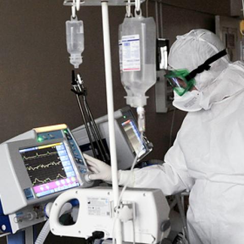 Такого никогда не было: Путин высказался о ситуации с заболеваемостью COVID-19 в России