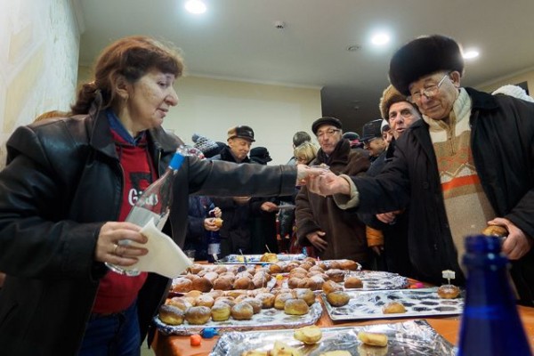 Жители Казани отмечают Хануку