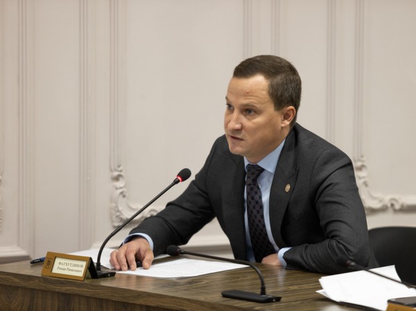 И.Метшин: «Жители сами принимают решение, вывозить или складировать снег на дворовых территориях» И.Метшин: «Жители сами принимают решение, вывозить или складировать снег на дворовых территориях»