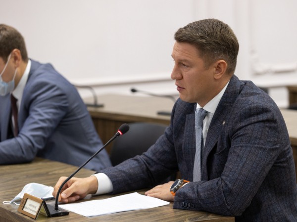 И.Метшин: «Жители сами принимают решение, вывозить или складировать снег на дворовых территориях» И.Метшин: «Жители сами принимают решение, вывозить или складировать снег на дворовых территориях»