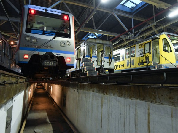 Один день из жизни работника метро: вместо радио – стук колес, вместо инспекторов ГИБДД – компьютерная система Один день из жизни работника метро: вместо радио – стук колес, вместо инспекторов ГИБДД – компьютерная система