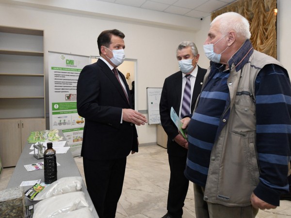 В новом штабе казанского отделения Союза садоводов РТ обучают председателей СНТ и консультируют дачников В новом штабе казанского отделения Союза садоводов РТ обучают председателей СНТ и консультируют дачников