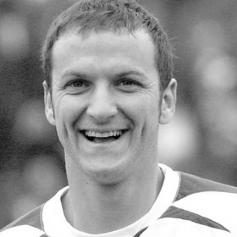 Известный футболист умер от коронавируса в 42 года