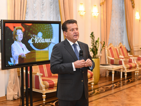 Ильсур Метшин вручил депутату Казгордумы Людмиле Андреевой орден &laquo;Дуслык&raquo;