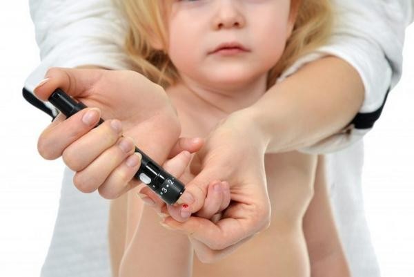 &laquo;По 12 раз в день прокалывали пальчики&raquo;: родители маленьких диабетиков в Татарстане требуют обеспечить их приборами, избавляющими от лишних страданий