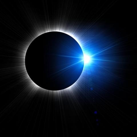 Самое мощное лунное затмение в этом году: чего не следует делать в этот день