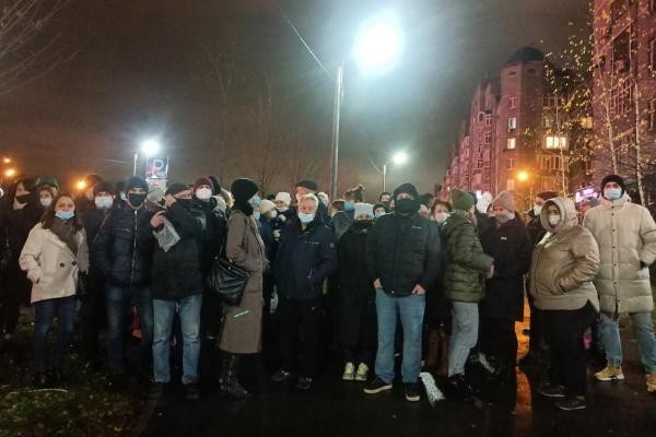 «Перекроем Чистопольскую - будут знать!»: казанцы не хотят парковаться за деньги под окнами своих домов «Перекроем Чистопольскую - будут знать!»: казанцы не хотят парковаться за деньги под окнами своих домов