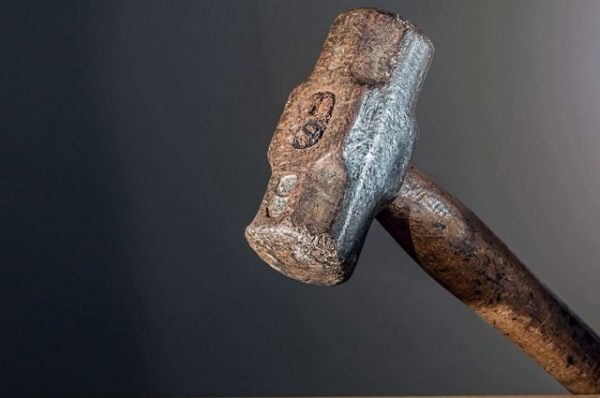 Жителя РТ с молотком в руках признали виновным в угрозах убить сожительницу