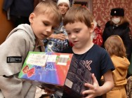 Полицейский Дед Мороз побывал в семьях, где его с нетерпением ждали