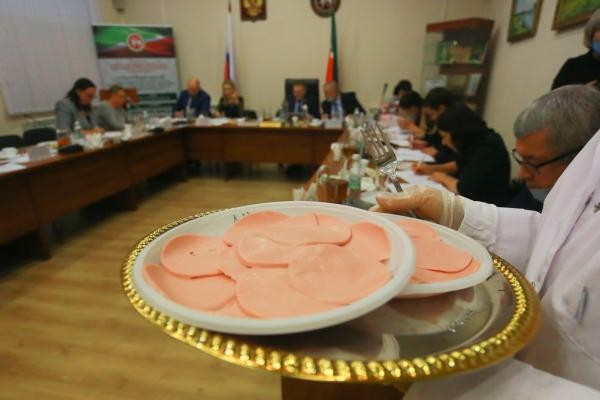 Мясо в колбасе заменит только курица: в Казани эксперты разоблачили &laquo;краковскую&raquo;, проверив ее ДНК   