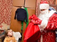 Полицейский Дед Мороз побывал в семьях, где его с нетерпением ждали