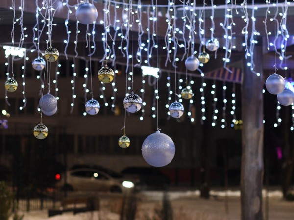 Волшебная яблоня, песня о елочке и световые шары &ndash; Казань готовится встречать 2022 год